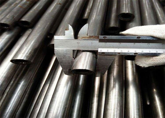 반대로 Corrision 검정 회화 합금 강철 이음새가 없는 관 ASTM A335